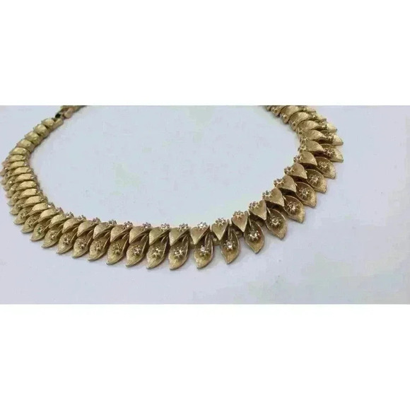 Vintage Necklace Gold Textured Double Leaf Leaves Layered Rhinestone Accents - Picture 4 of 9